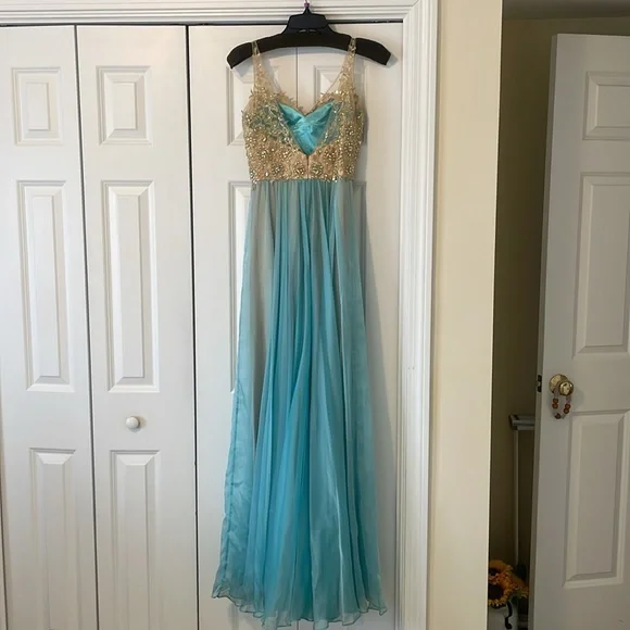 Prom dress - Picture 8 of 11
